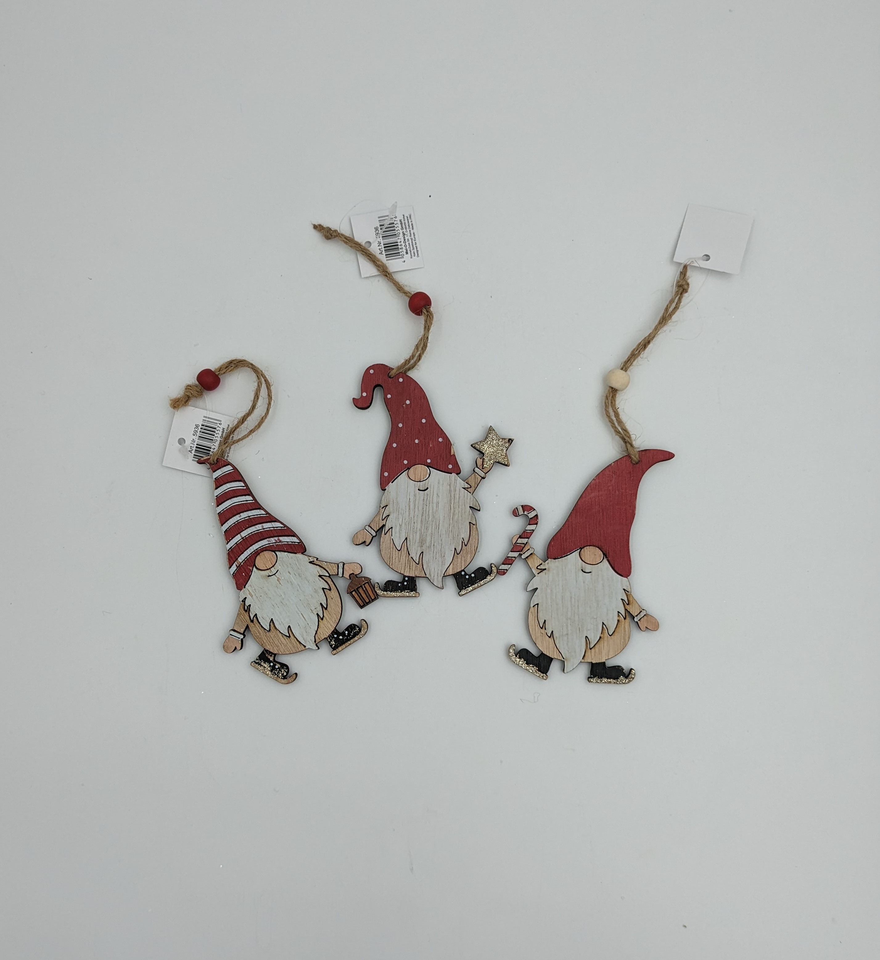 Schlafmützenwichtel auf Holz zum Hängen