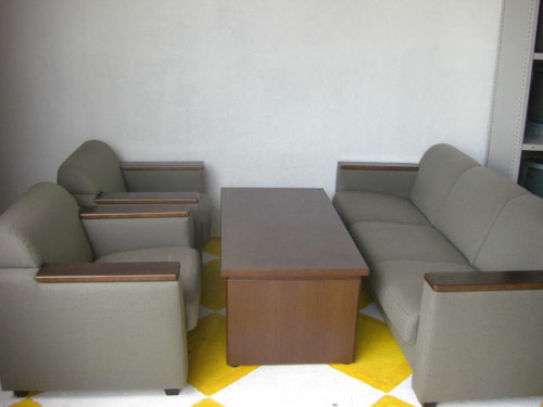 引取限定】応接セット（3人掛けソファ x1 / 1人掛けソファ x2 / ロー