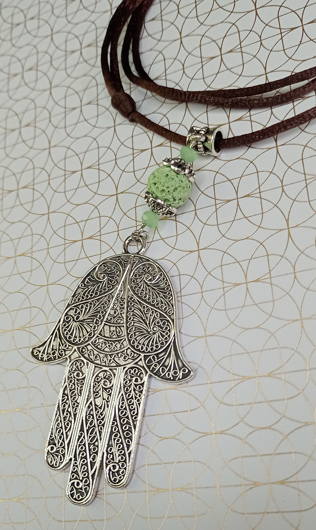 Collar Mano de Fátima verde marrón