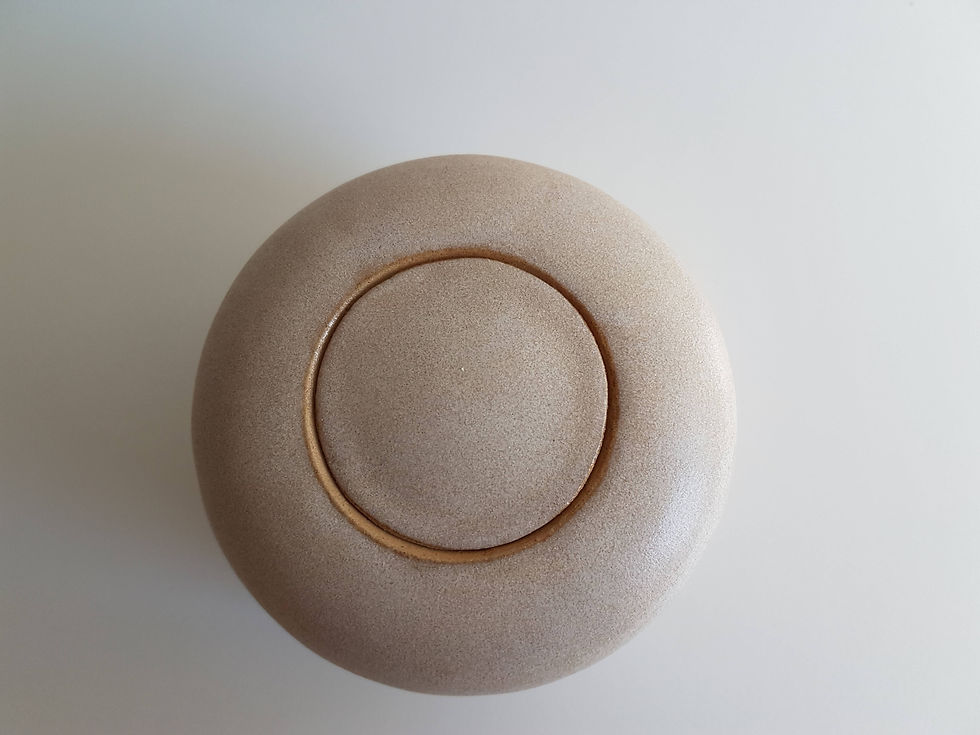 Thumbnail: Mooie eenvoudige urn - mini urn. Mooi door eenvoud. Kijk in webshop - webwinkel voor meer informatie.