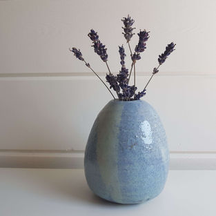 roostvaasje mooi om bij een urn of foto te zetten om zo een altaartje te maken. Een herdenkplekje. woonaccessoire - handgemaakt - uniek - bijzonder.