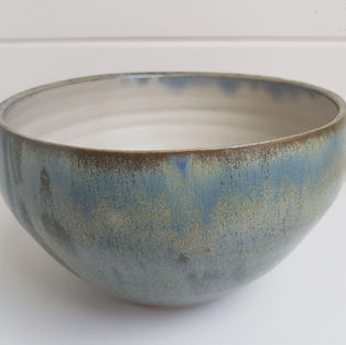 handgemaakte schaal van keramiek. Mooi en bijzonder kado voor hem haar trouwen verjaardag