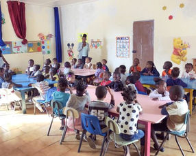 Niños en salón de clases en Cabo Verde.jpg