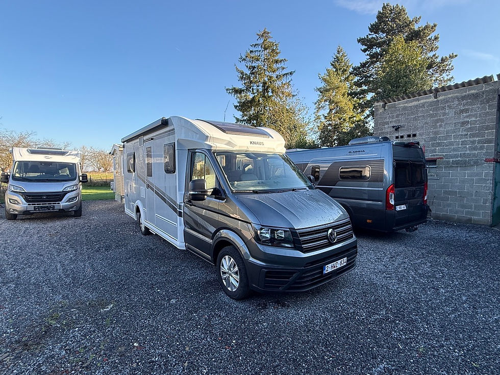 Schuin vooraanzicht van Knaus Van TI Plus camper op VW-basis (automaat), ingevoerd uit Beieren Duitsland via SoHo Automotive