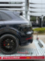 Porsche Cayenne op aanhanger van Soho Automotive BV