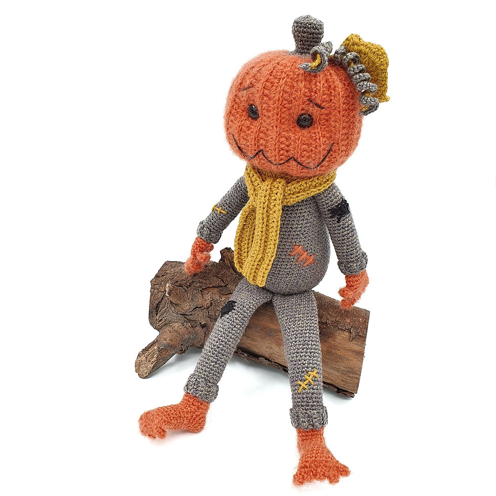 Hæklet græskarmand. Gerhard Græskar. Amigurumi. Hækleopskrift til halloween.