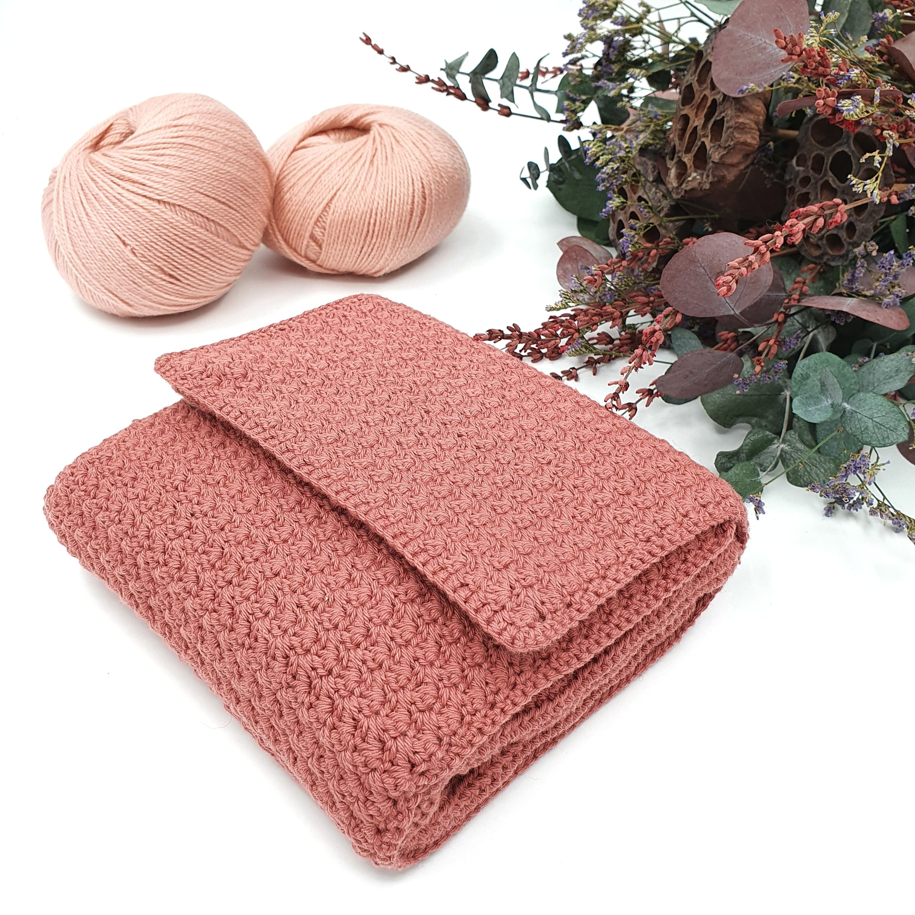 Linda Ginnerup Hækleetui - Stilfuldt og praktisk til opbevaring af hæklenåle, saks og tilbehør. Hækleopskrift