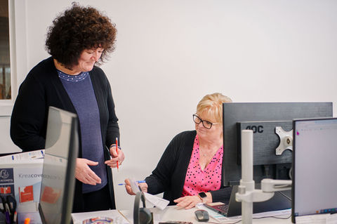 Robin, Rapidcare’s Logistics Manager, and Natalie, Purchasing Analyst, discussing logistics and purchasing strategies at the office.