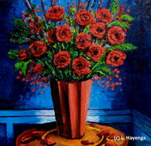 Fifteen large roses sit in a brown colored vase on a wooden table in a dark blue room.