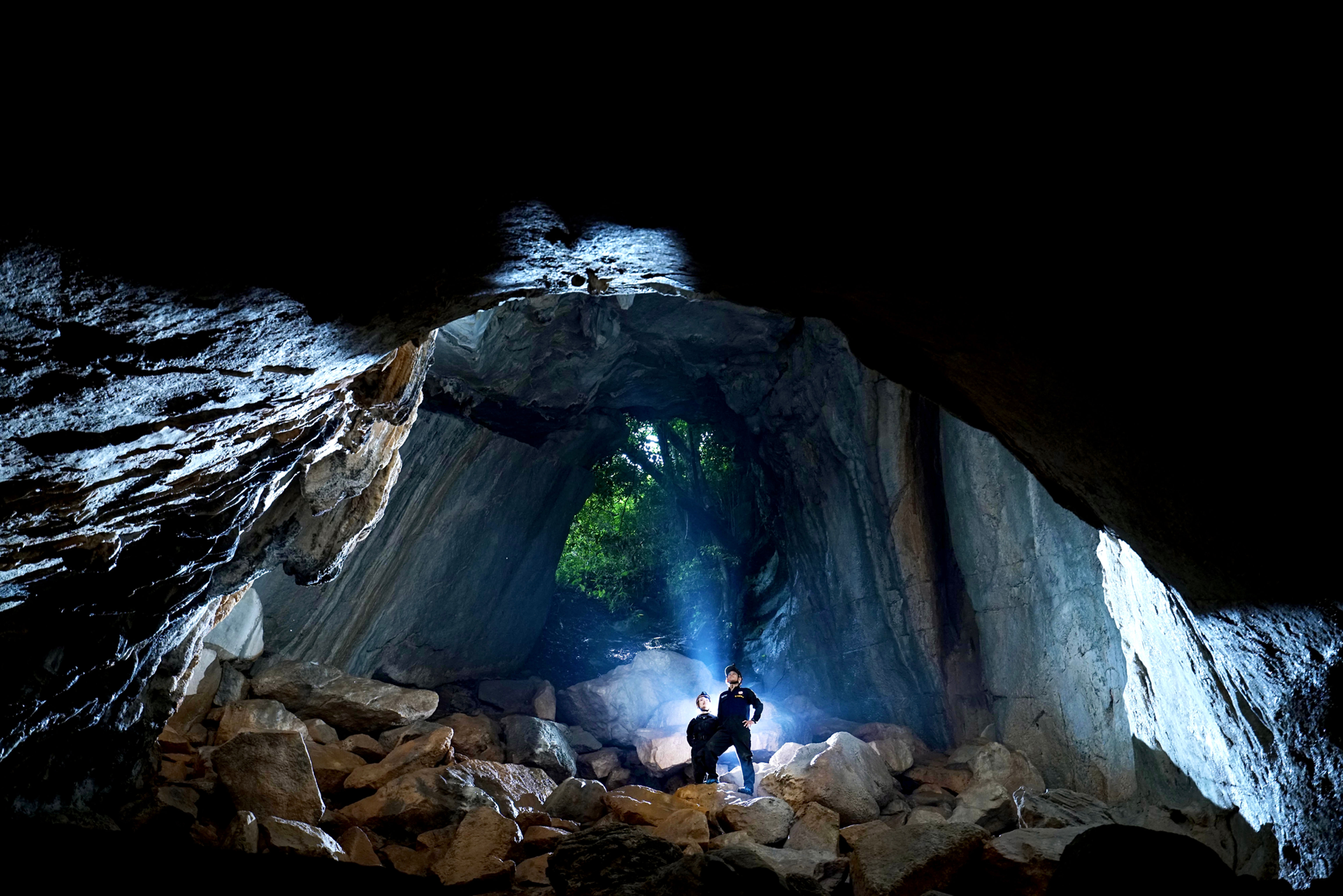 福岡平尾台鍾乳洞洞窟探検夏休み子供アウトドアイベントアクティビティ