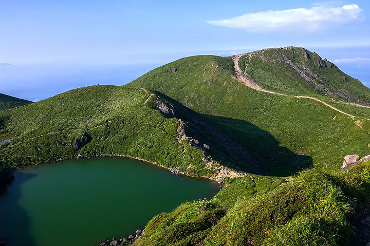 北九州新緑の国立公園九州遠征阿蘇山中岳火山初心者向けトレッキングツアー旅行会社団体旅行