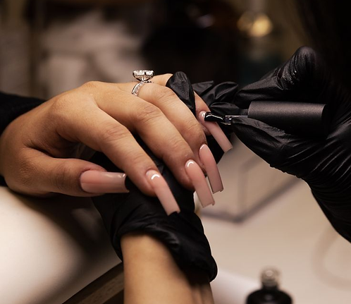 Unhas Resistente e Brilhantes com Banho de Gel - Bebelle Nail Spa