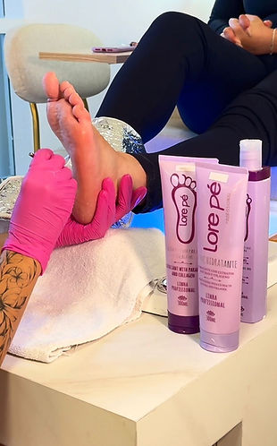 Spa dos pés com remoção de calosidades e produtos hidratantes de alta qualidade - Bebelle Nails- Pedicure, Manicure especialista em beleza e em esmaltação em Cerqueira César SP
