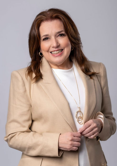 Lia leda- Advogada formada com Especialização em Advocacia Hospitalar