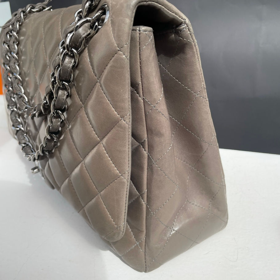 Chanel maxi jumbo cuir lisse gris