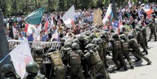 Empleados públicos deponen el paro y se declaran en “alerta” en medio de protestas