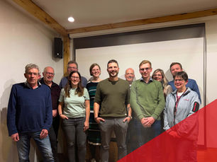 Festlicher Glanz erfüllt die Gemeinde Hof: Weihnachtsmarkt lädt zum Einkaufen und Genießen ein