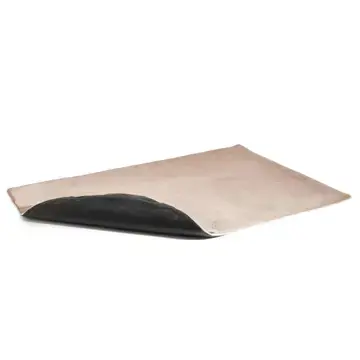 an einer Ecke umgeschlagene Reisedecke von Laboni Farbe Creme