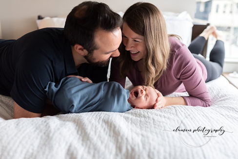 Newborn_Lifestyle_Bed_ElumenPhotography (1).jpg