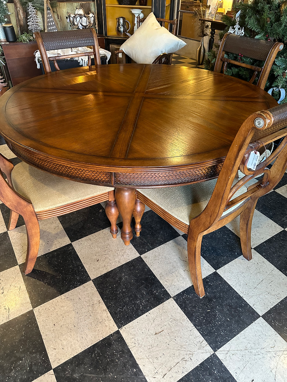Round Table With 4 Chairs
