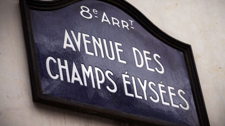 la-plaque-de-l-avenue-des-champs-elysees-a-paris_5137231.jpg
