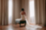 Morgan, arreglandose en su habitación antes de salir a contraer matrimonio