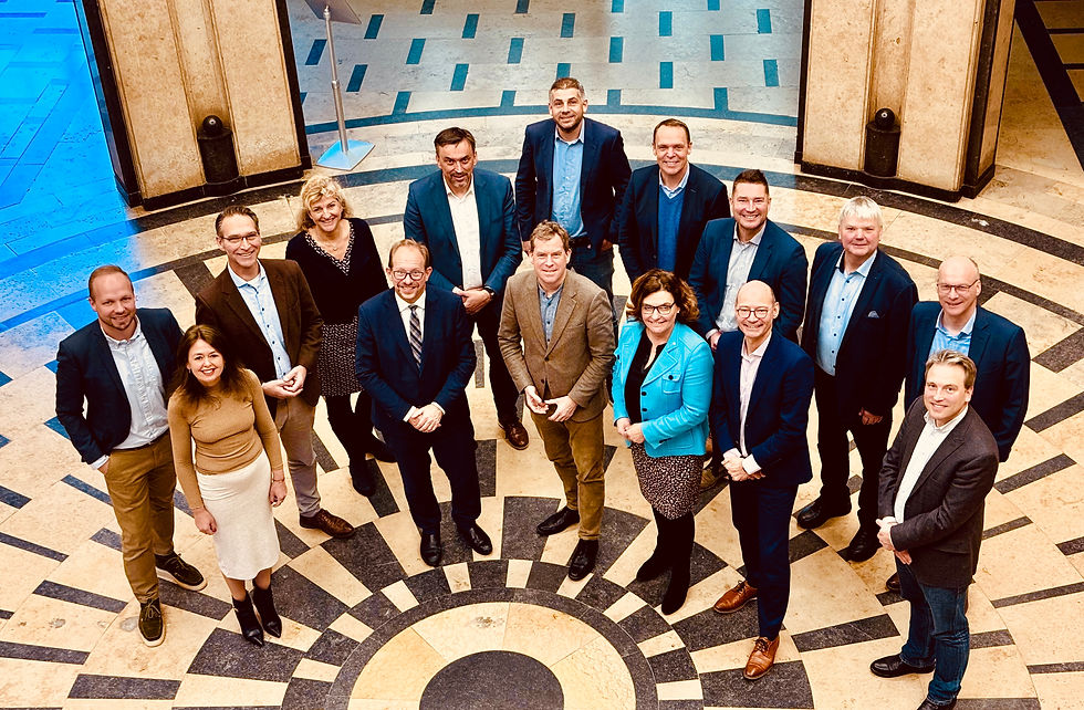 Teilnehmende des Treffens zur Entwicklung einer grünen Wasserstoffachse von Heide und Brunsbüttel bis Kiel