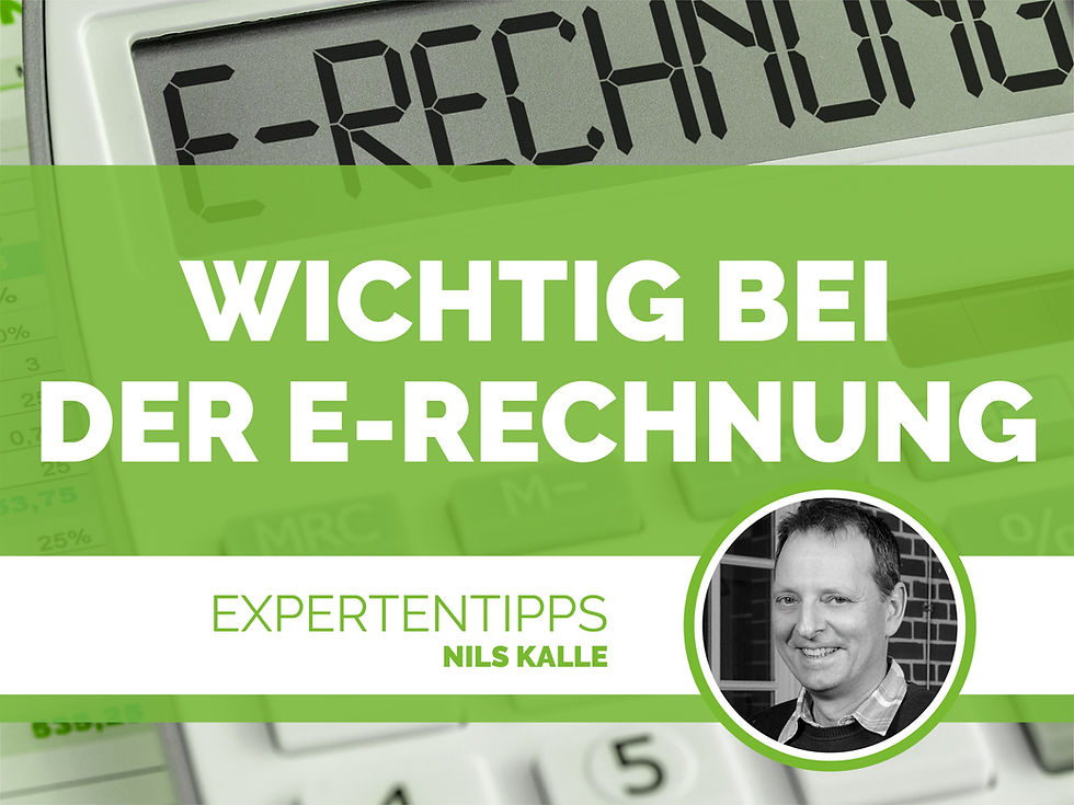 Rechner mit der Anzeige „E-Rechnung“ und Textfeld mit dem Hinweis „Wichtig bei der E-Rechnung, Expertentipps von Nils Kalle