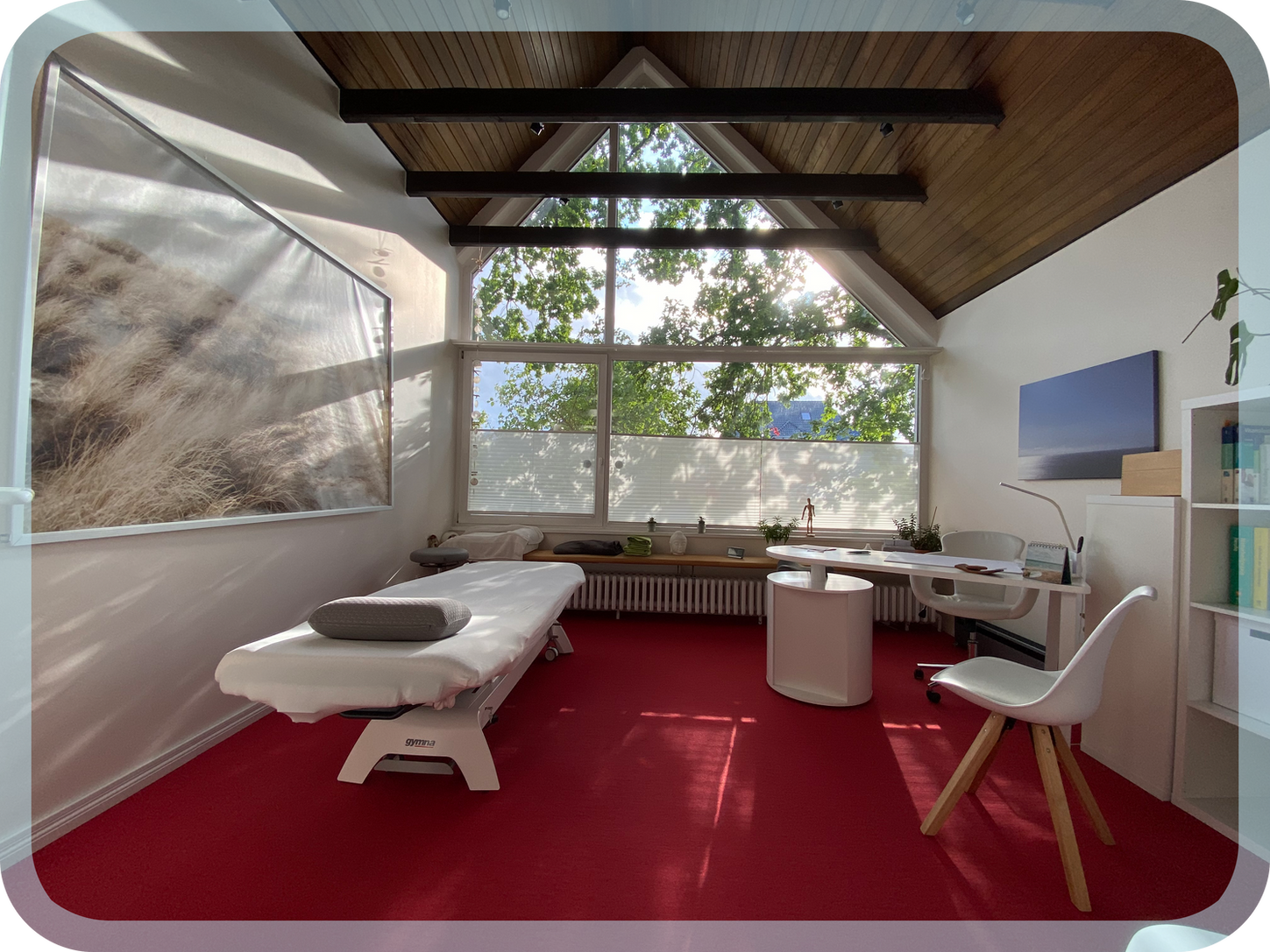 Behandlungsliege im Zimmer von Julia Benthien in der Praxisgemeinschaft für Osteopathie in Bad Schwartau