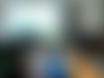 Jannik Schwender, der Mitarbeitenden von CIC Hospitality eine Präsentation über die wirtschaftlichen Entwicklungen in der Region Heide zeigt.