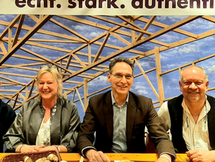 Marc Voss, Gabi und Holger Bartels sowie Oliver Schmidt-Gutzat beim Handwerkerabend im Modehaus Ramelow in Heide