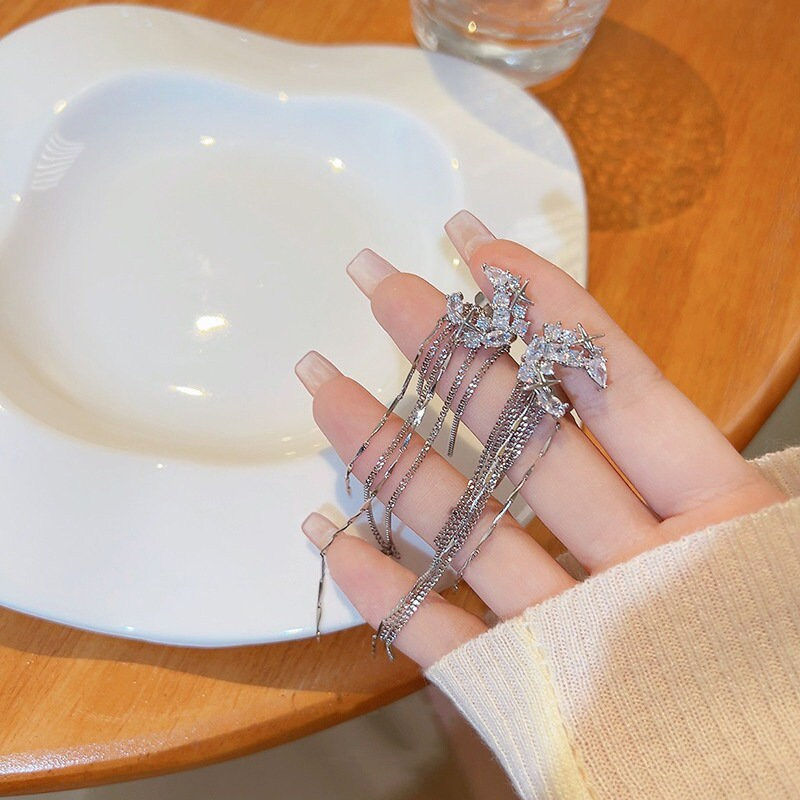 Thumbnail: Silver Moon Zircon Tassel Ear Cuff | HE11875