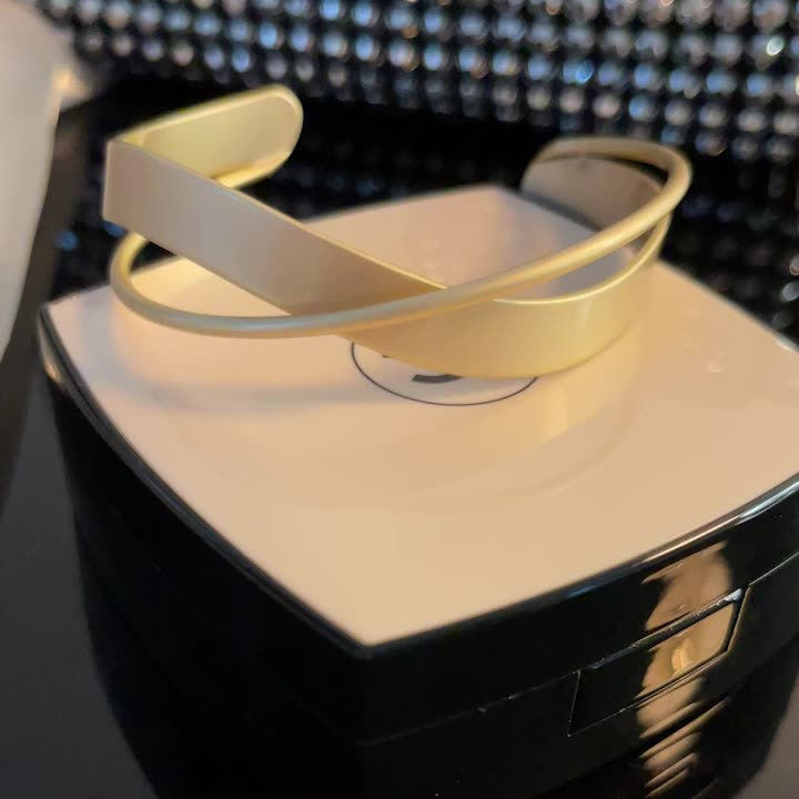 Miniaturbild: Light Luxury Matte Finish Mobius Bangle, Mobius Bracelet, Mobius Cuff | HB685