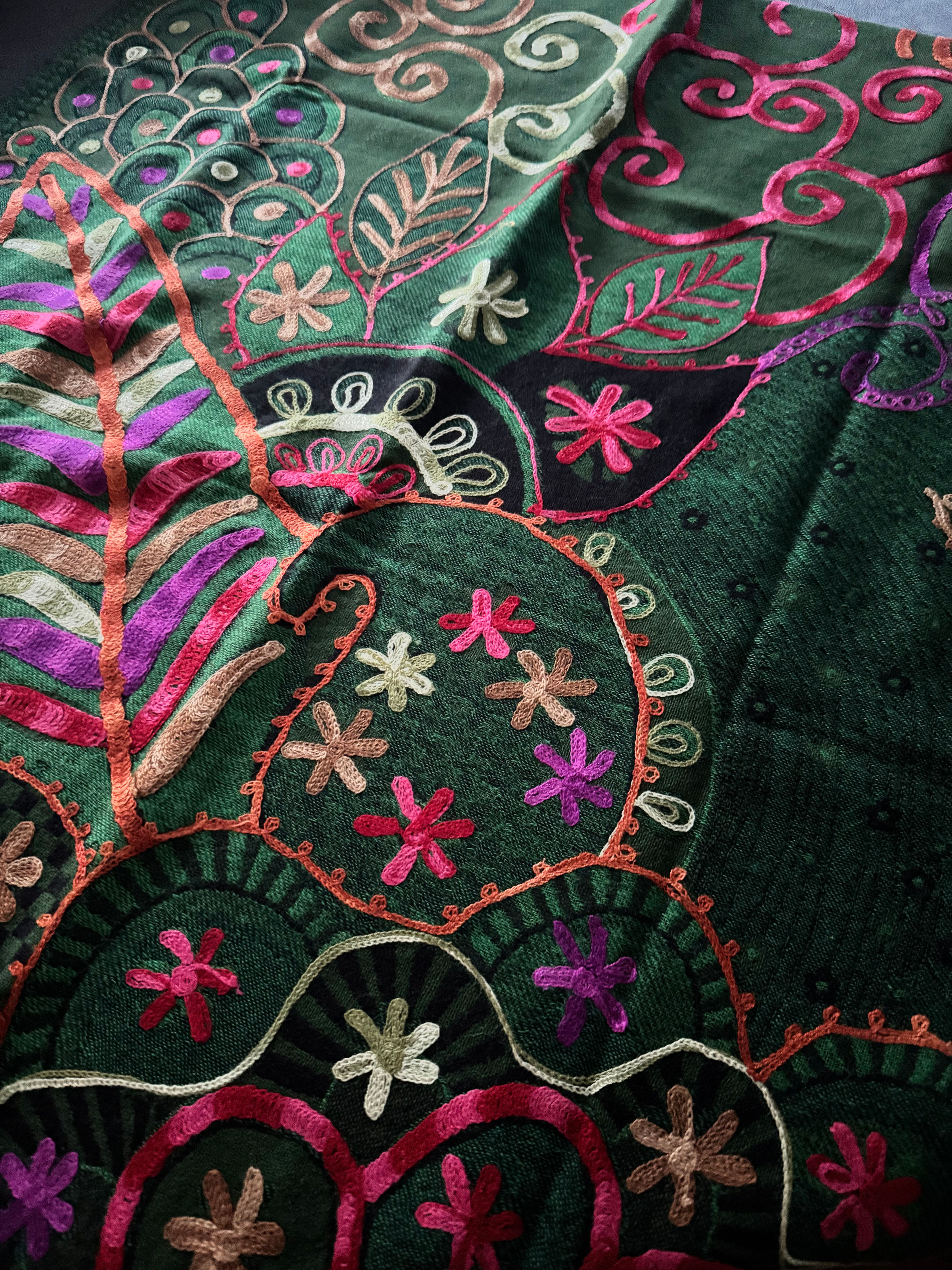 Wool & Felt - Dark Green, multi coloured