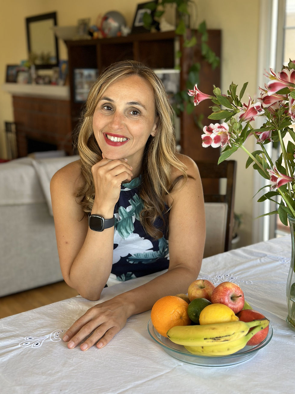 I'm Vesna, Certified Gut and Hormone Health and Nutrition Coach for Women over 40