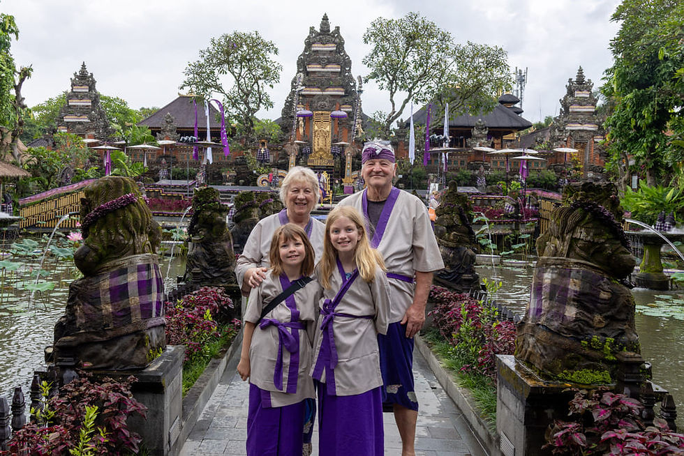 Family in front of the palace