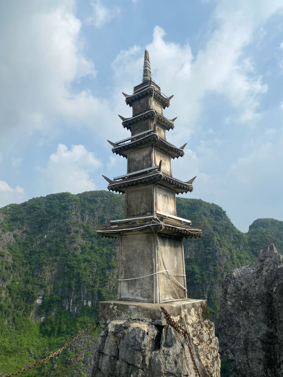 The small pagoda on the right fork