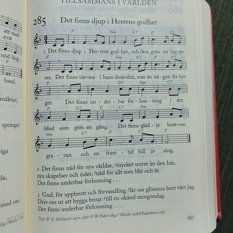 Psalm nr 285 är från 1700- och 1800-talet med svensk översättning av Britt G Hallqvist. Hennes böner och sångtexter har jag vuxit upp med och de har nog präglat mitt sätt att formulera mig.