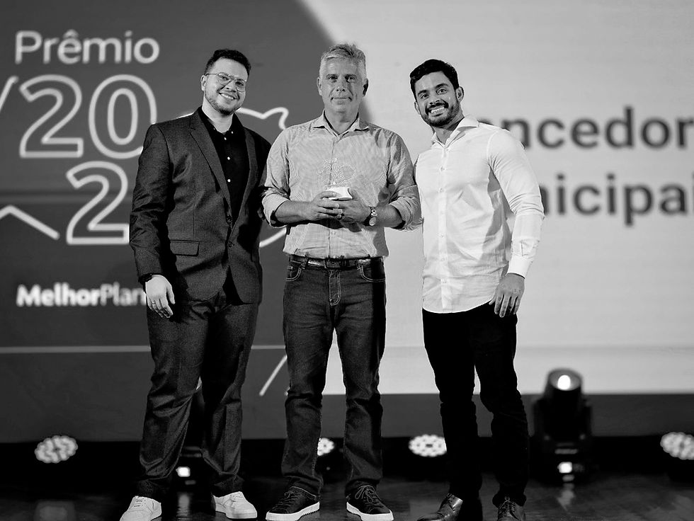 Acima: Lucas Tavares, CEO do Melhor Plano; Marcelo Salvado, sócio e diretor comercial da Zen Telecom; Alexandre Martins, Bussiness Lead do Melhor Plano. Abaixo, o sócio e diretor técnico, Volni Tavares. Fonte: arquivo pessoal