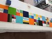 קרמיקה צבעונית לספסל בנוי בגינה.jpg