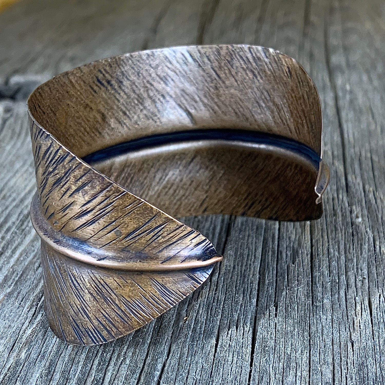 F E A T H E R • C U F F 