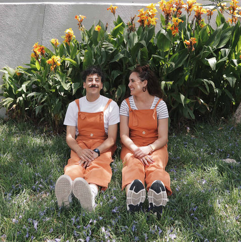 Mandri en Schalk doen 'n show kom kyk asseblief as julle lus is dankie