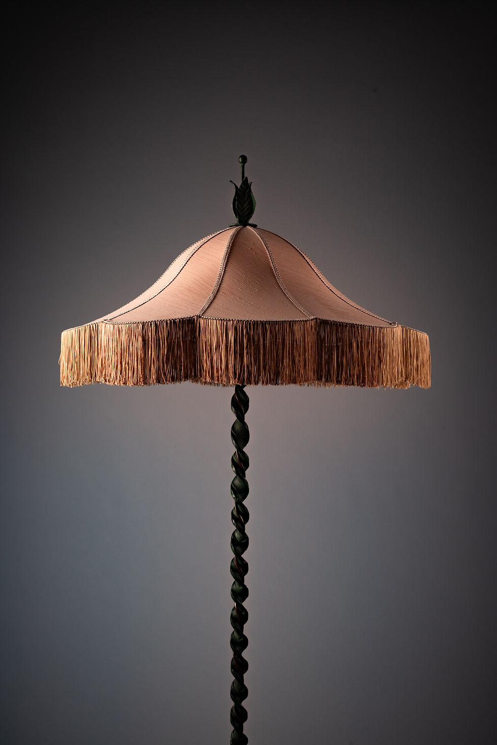 Thumbnail: Taidetakomo Hakkarainen, Finnish 1930s floor lamp