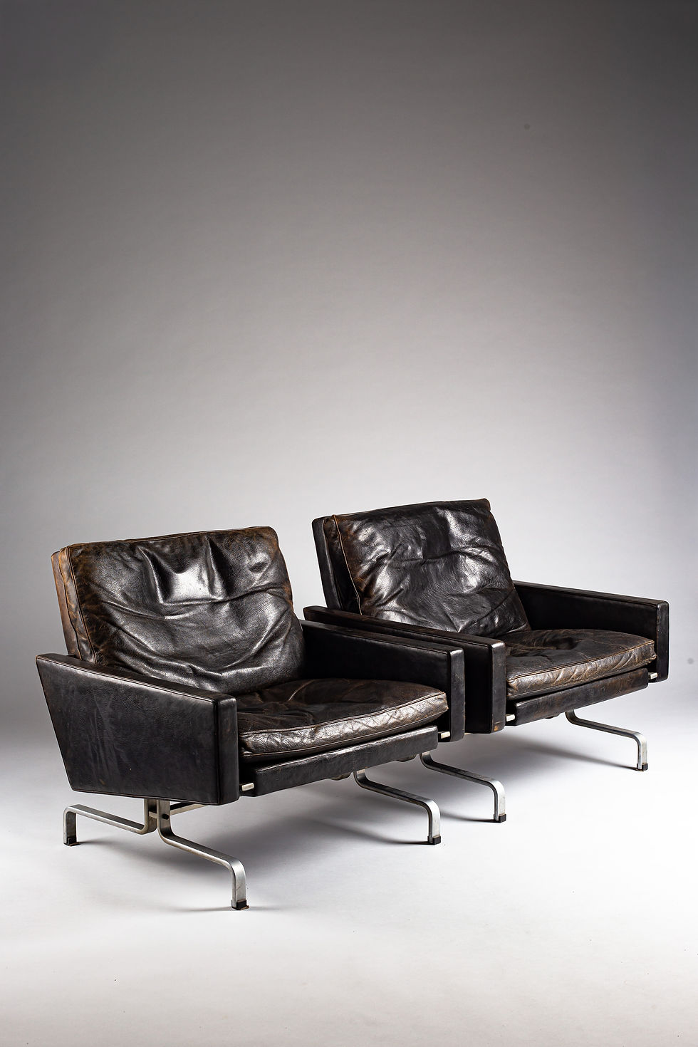 Thumbnail: Poul Kjærholm, pair of early PK31 lounge chairs for E. Kold Christensen