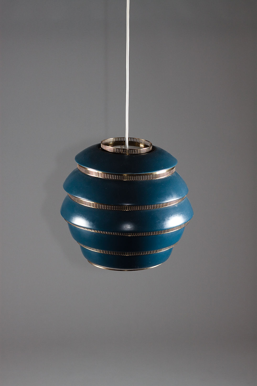Thumbnail: Alvar Aalto, 1950ś rare A331 blue "beehive" pendant , Valaistustyö Ky