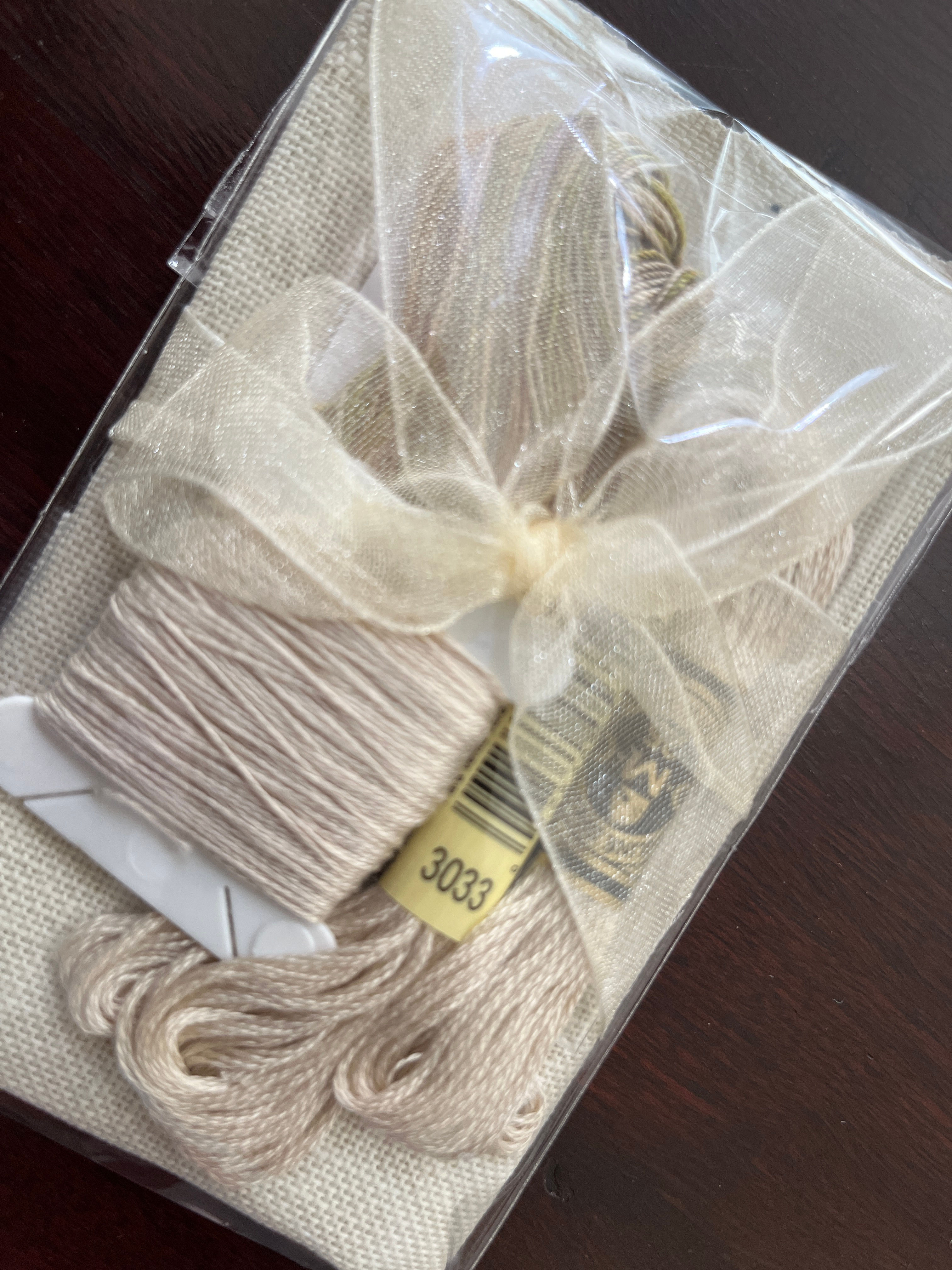 B1012K.975 - Meadowgrass Biscornu