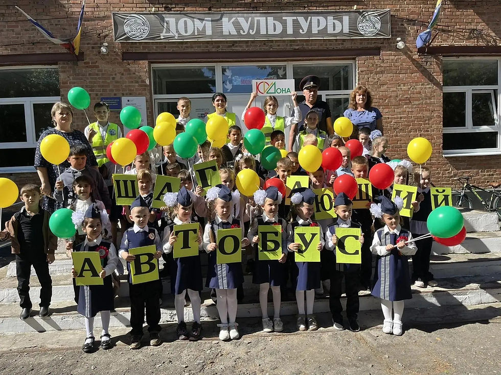 В Азовском районе прошла традиционная профилактическая акция "Шагающий автобус" для первоклассников