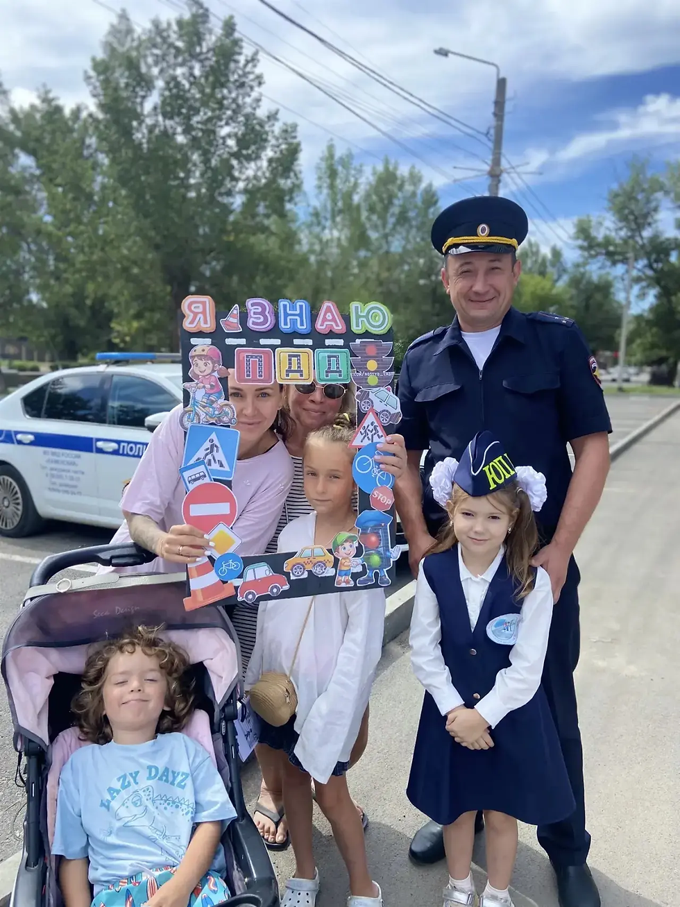 🌞🚦В городе Каменск-Шахтинский в рамках широкомасштабной акции «Лето.Дети.Безопасность» и участия в областном конкурсе «У светофора каникул нет» состоялась профилактическая акция «Безопасный пешеход»