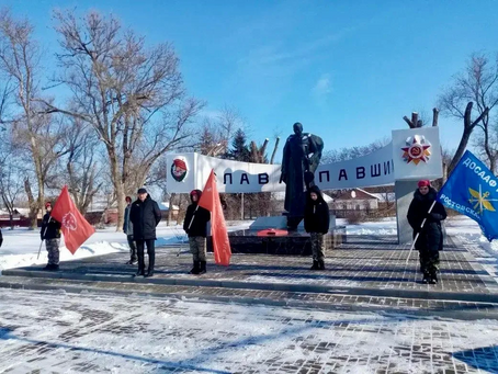 Торжественное возложение цветов «Память нужна живым»