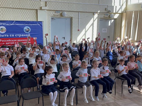  В  школе №107 Ворошиловского района города Ростова-на-Дону, прошёл «Праздник посвящения первоклассников в пешеходы», в котором приняли участие 130 первоклассников